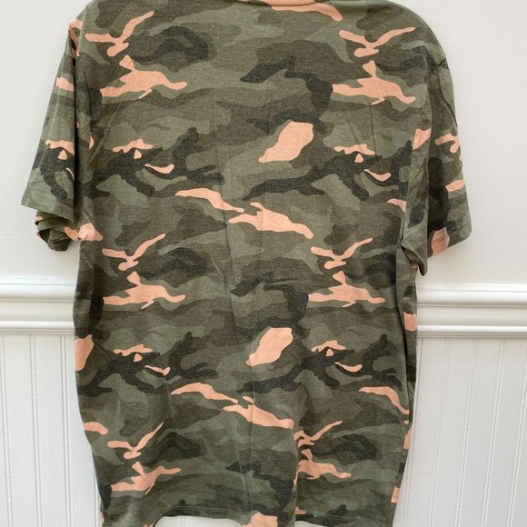 Old Navy Camouflage T-shirt size Large tee - Picture 8 of 9